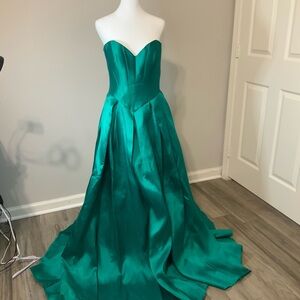 Jovani Emerald Green Strapless Gown